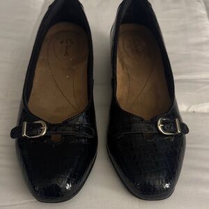 Clarks Women's Black Croc-Embossed Loafers